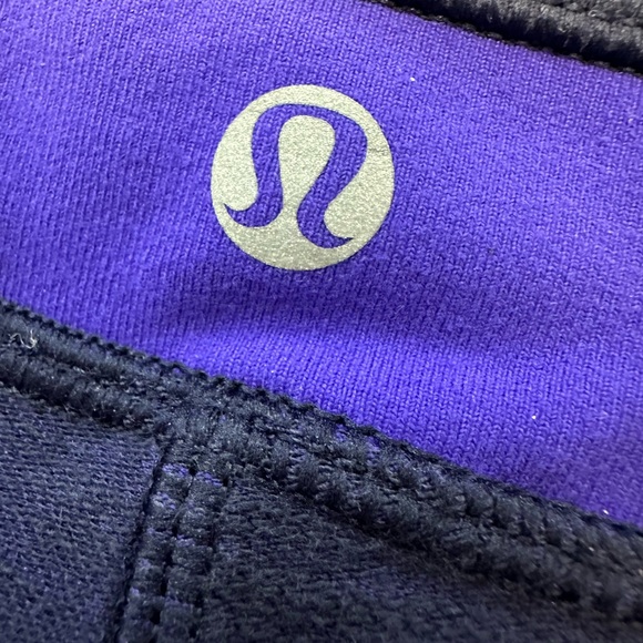 Lululemon Reverse Groove Short *Denim
Deep Indigo Slub Denim / Bruised Berry - Picture 6 of 10